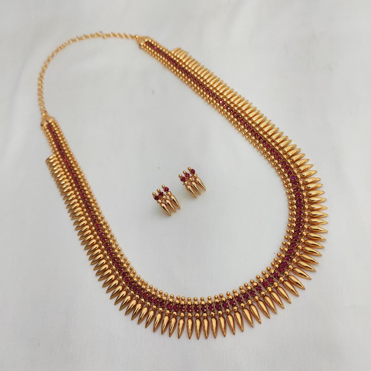 Gold plated traditional mullamottu Ruby stone haram with stud