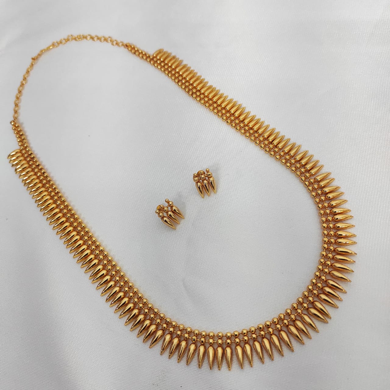 Gold plated 2 line mullamottu plain haram with stud