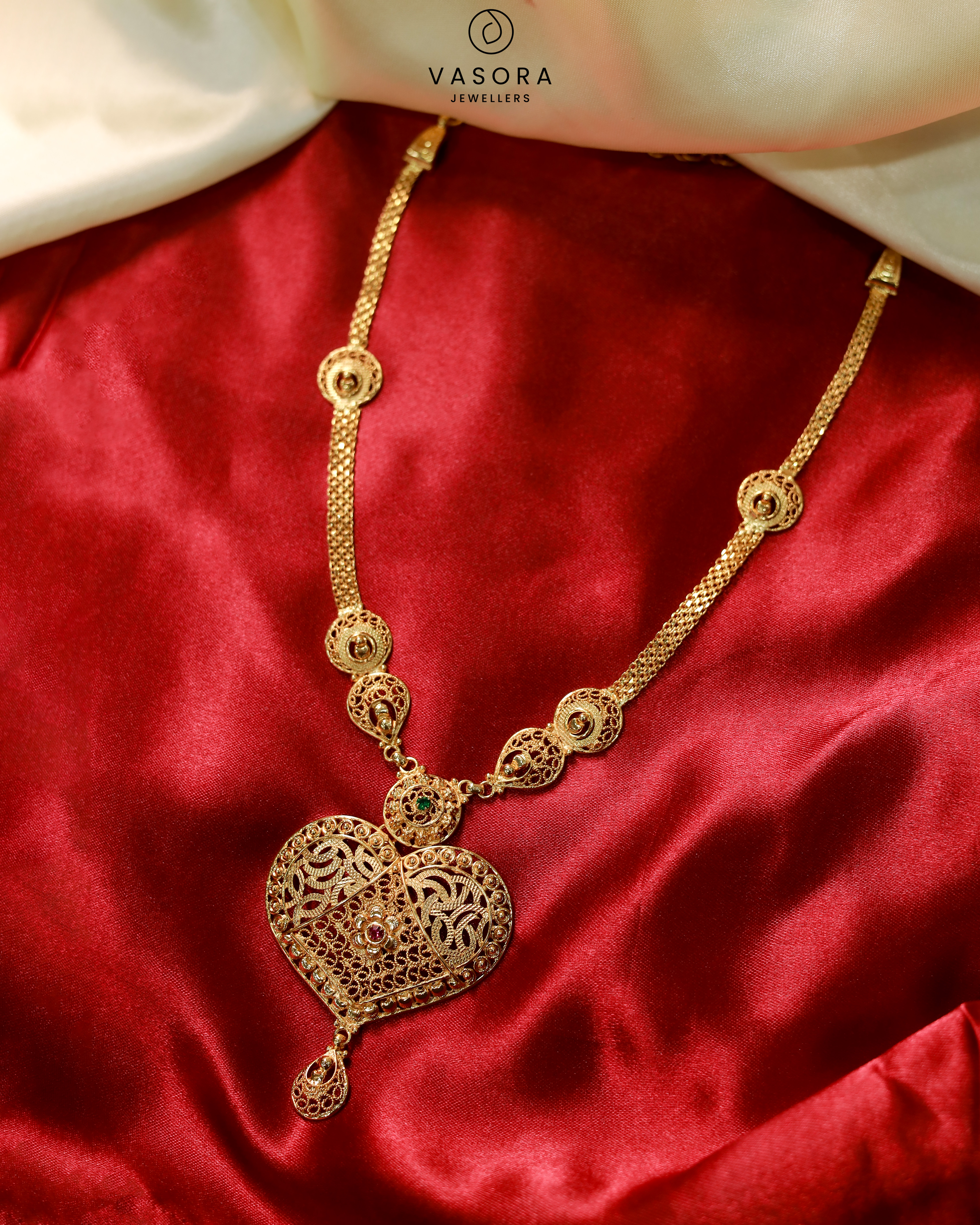 Antique Heart Filigree Necklace – Gold Plated