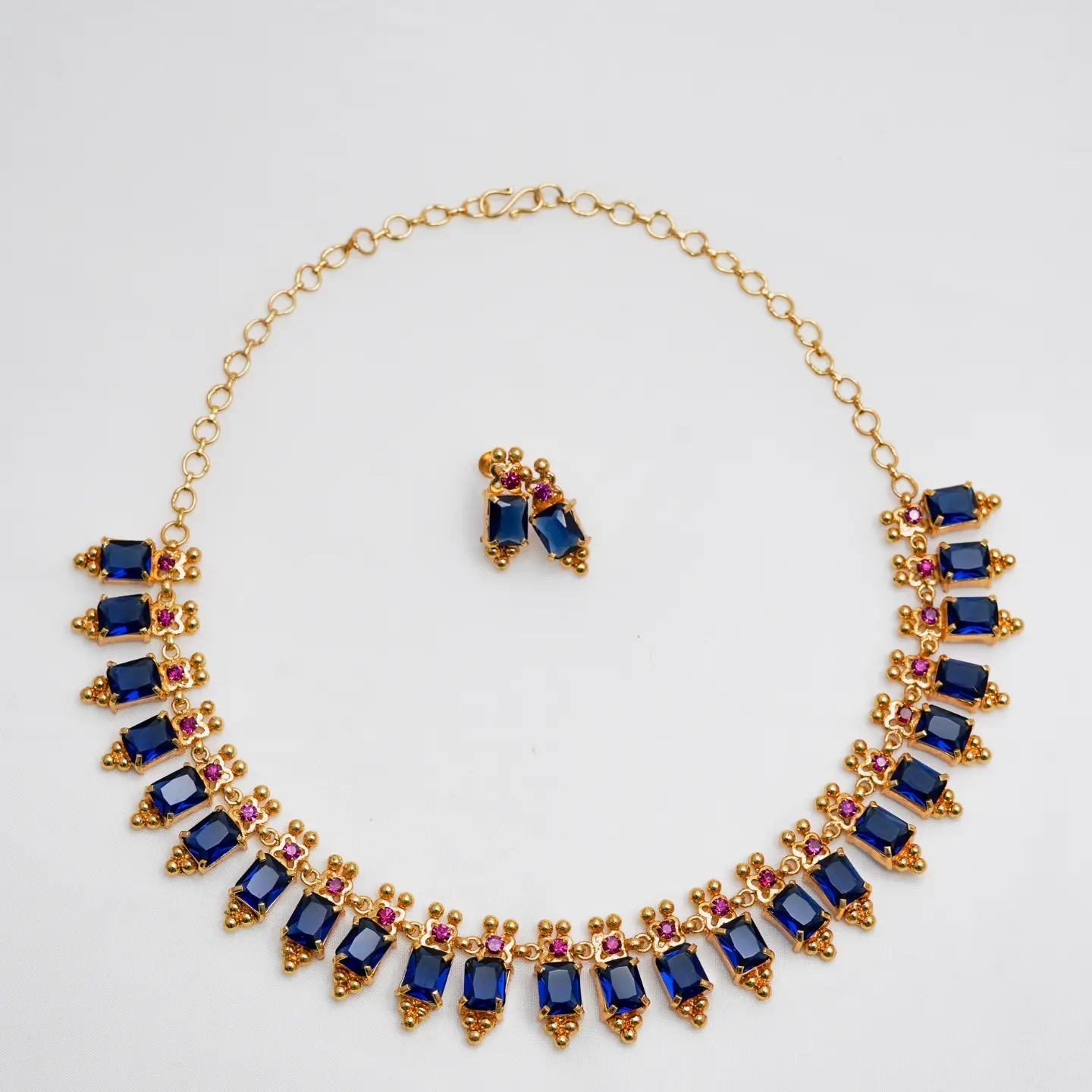 Blue sufi necklace 25 pettals with stud