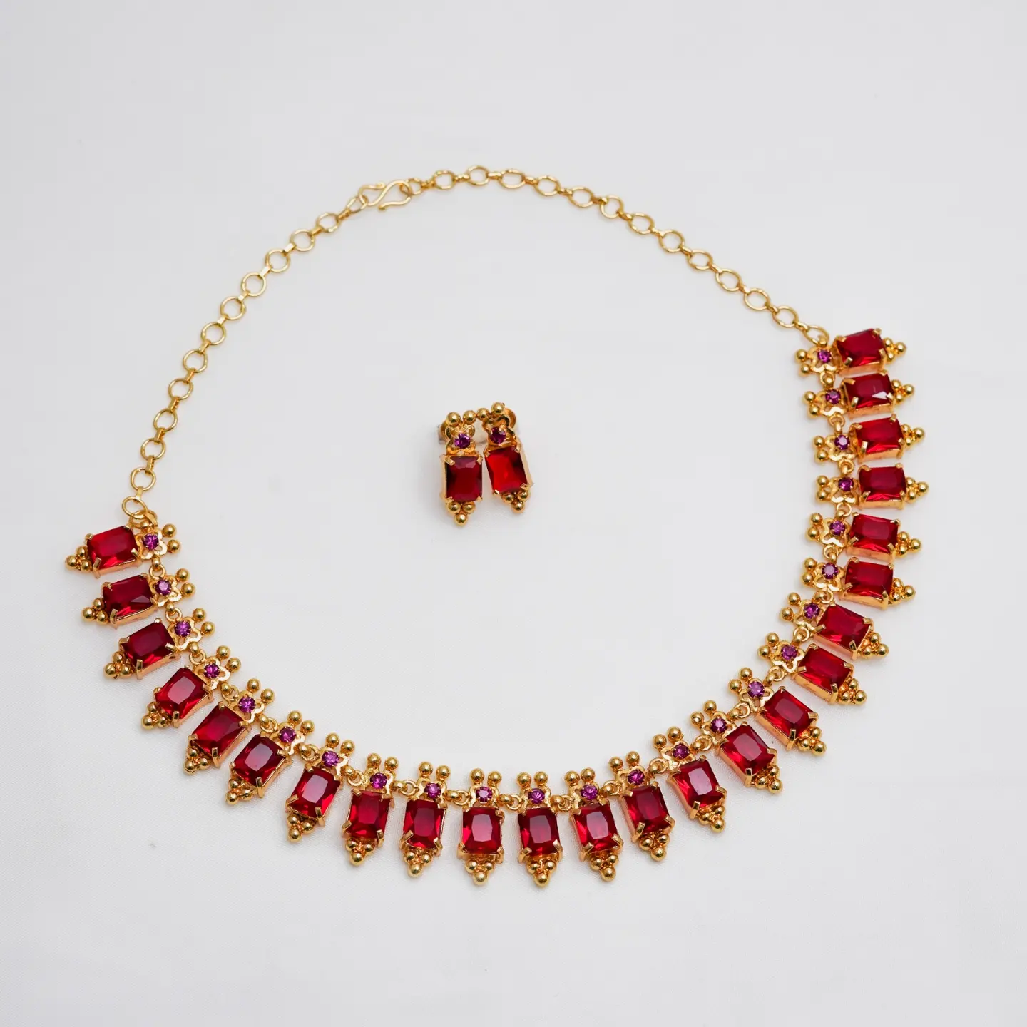 Red sufi necklace 25 pettals with stud