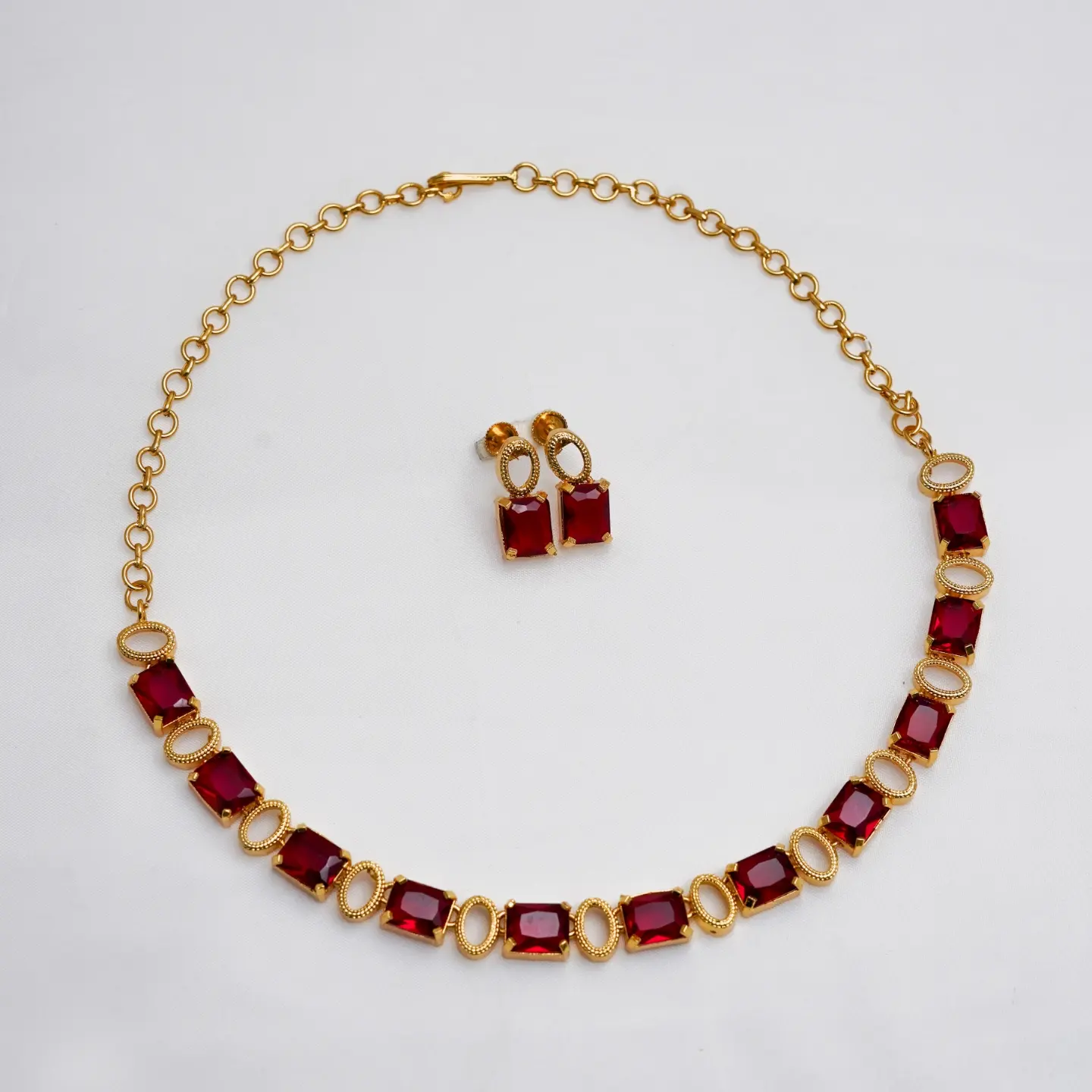 Red ovel sufi necklace with matching stud