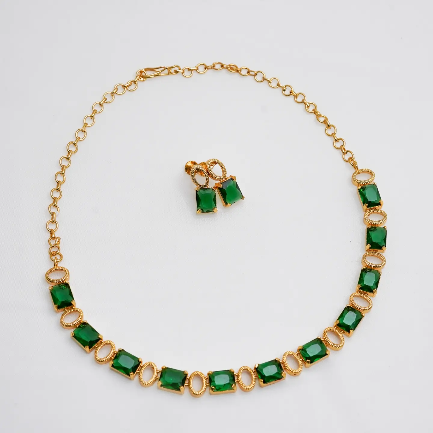 Ovel sufi necklace green stone