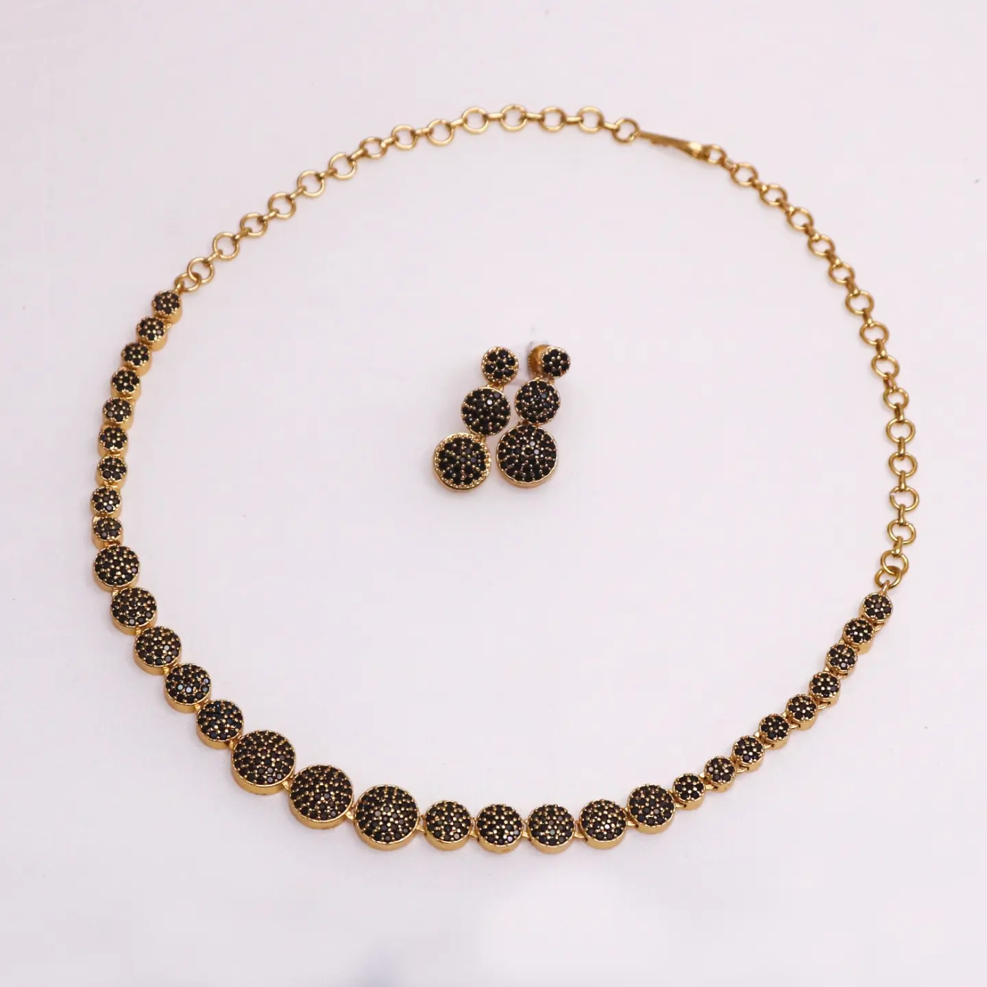 Gold plated black doumble necklace with three step doumble black doumble stud