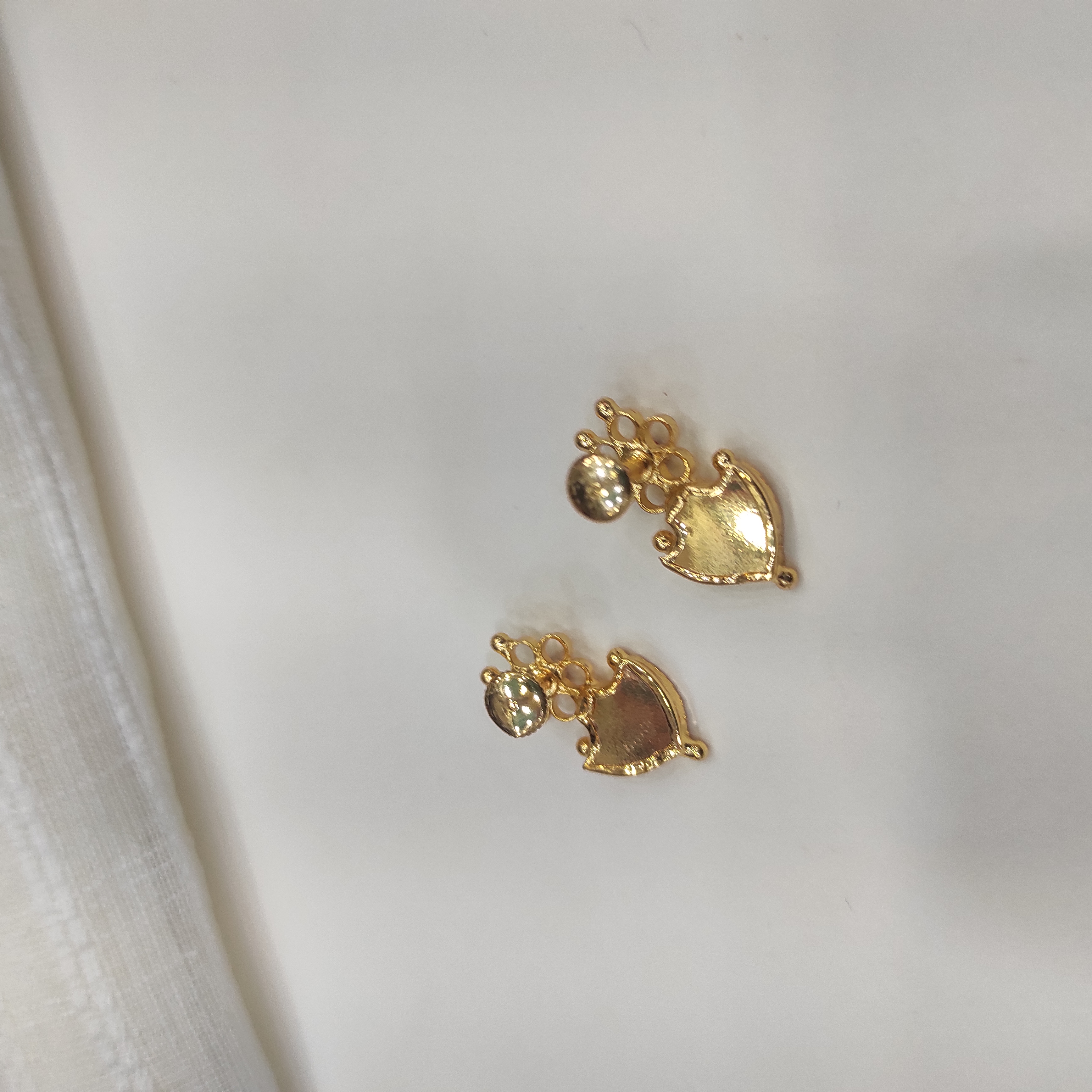 Gold plated Palakka flower blue stud