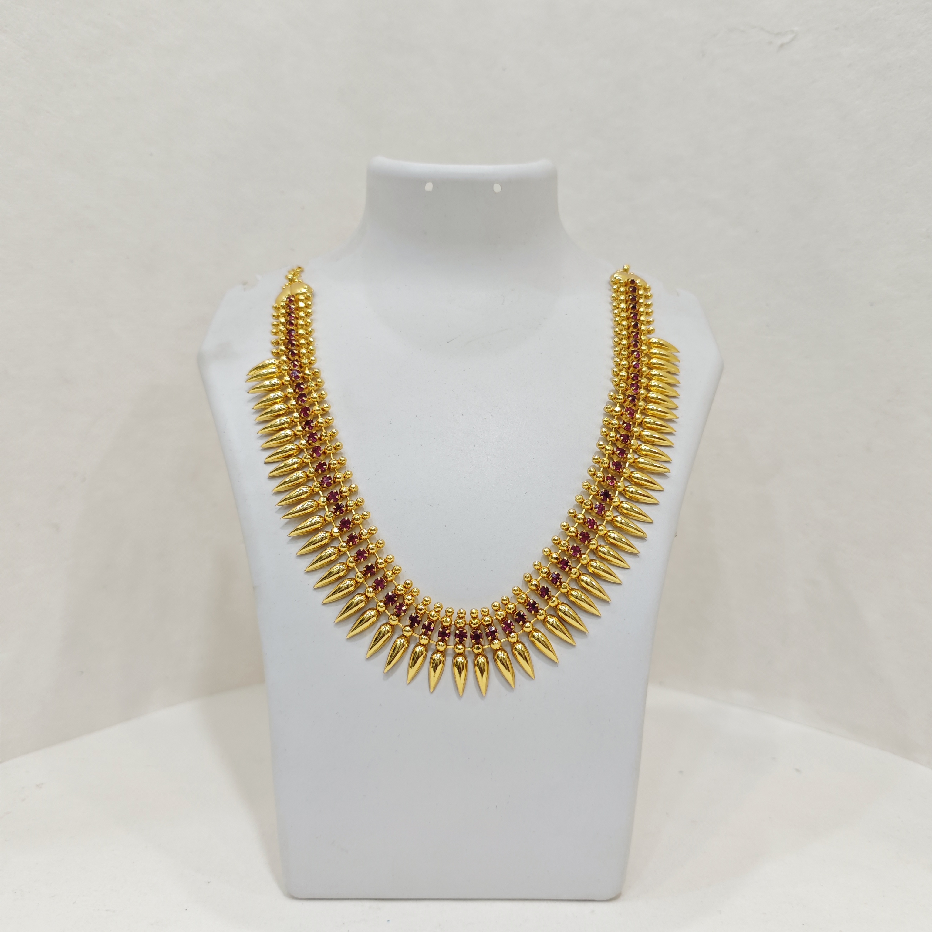 Mullamottu necklace with ruby stone