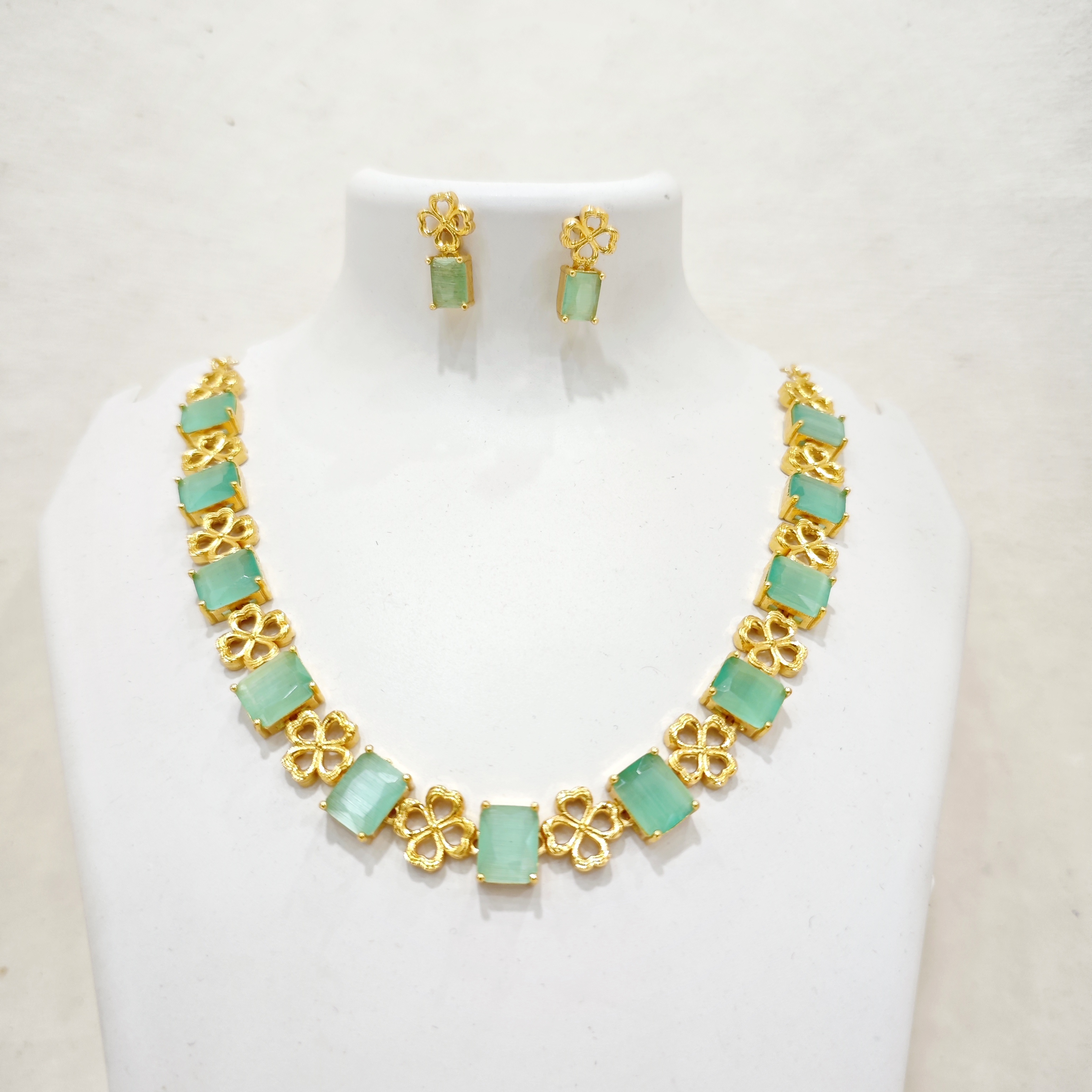 Mint Green Stone Floral Gold-Plated Necklace Set