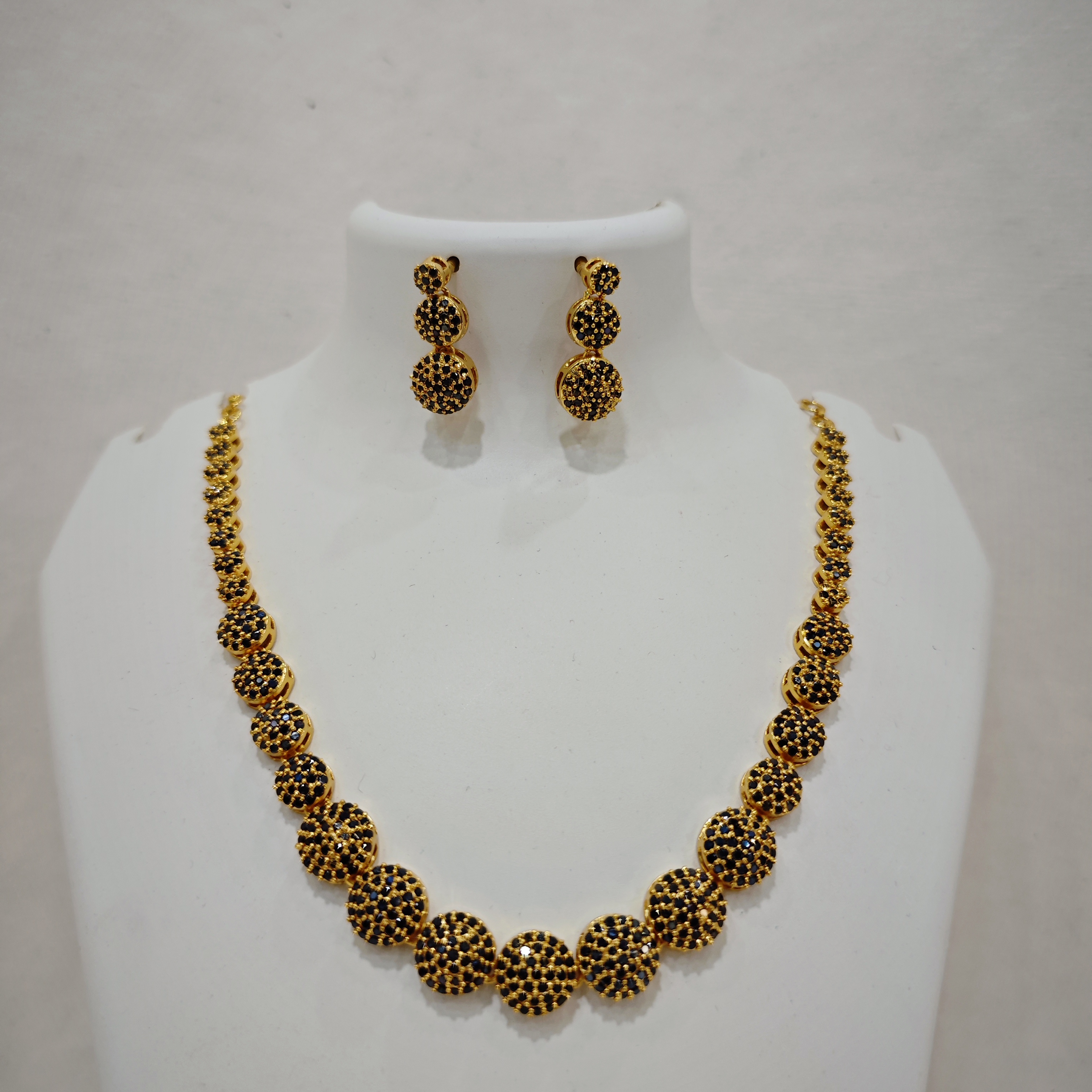 Black Stone Round Gold-Plated Necklace Set