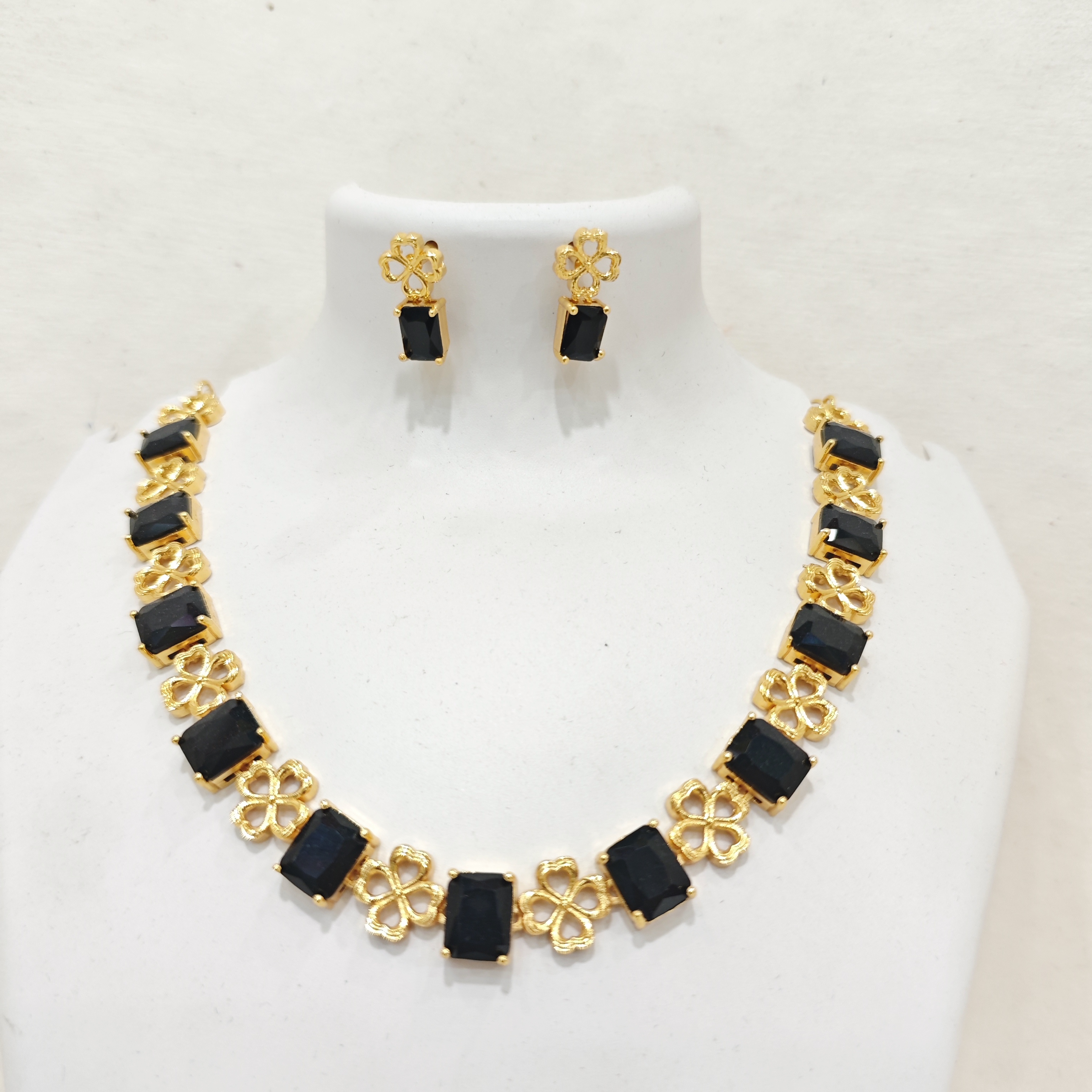 Black Stone Floral Gold-Plated Necklace Set