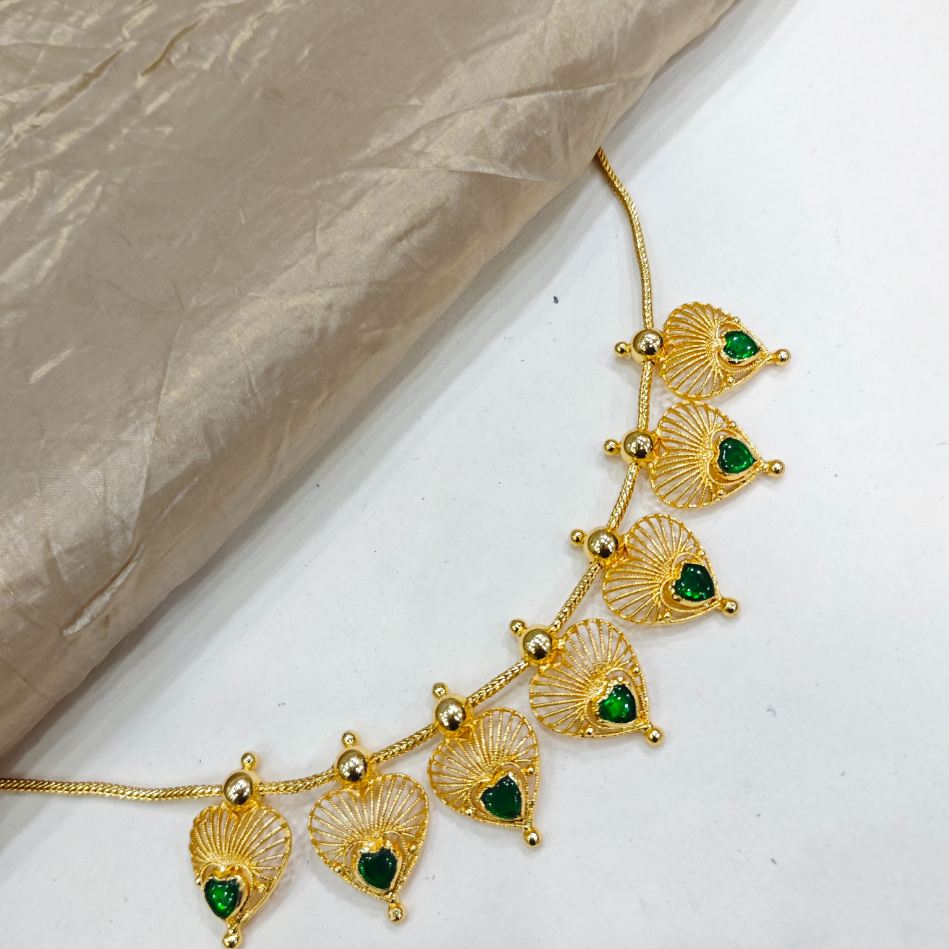Heart-Shaped Green Stone Filigree Necklace