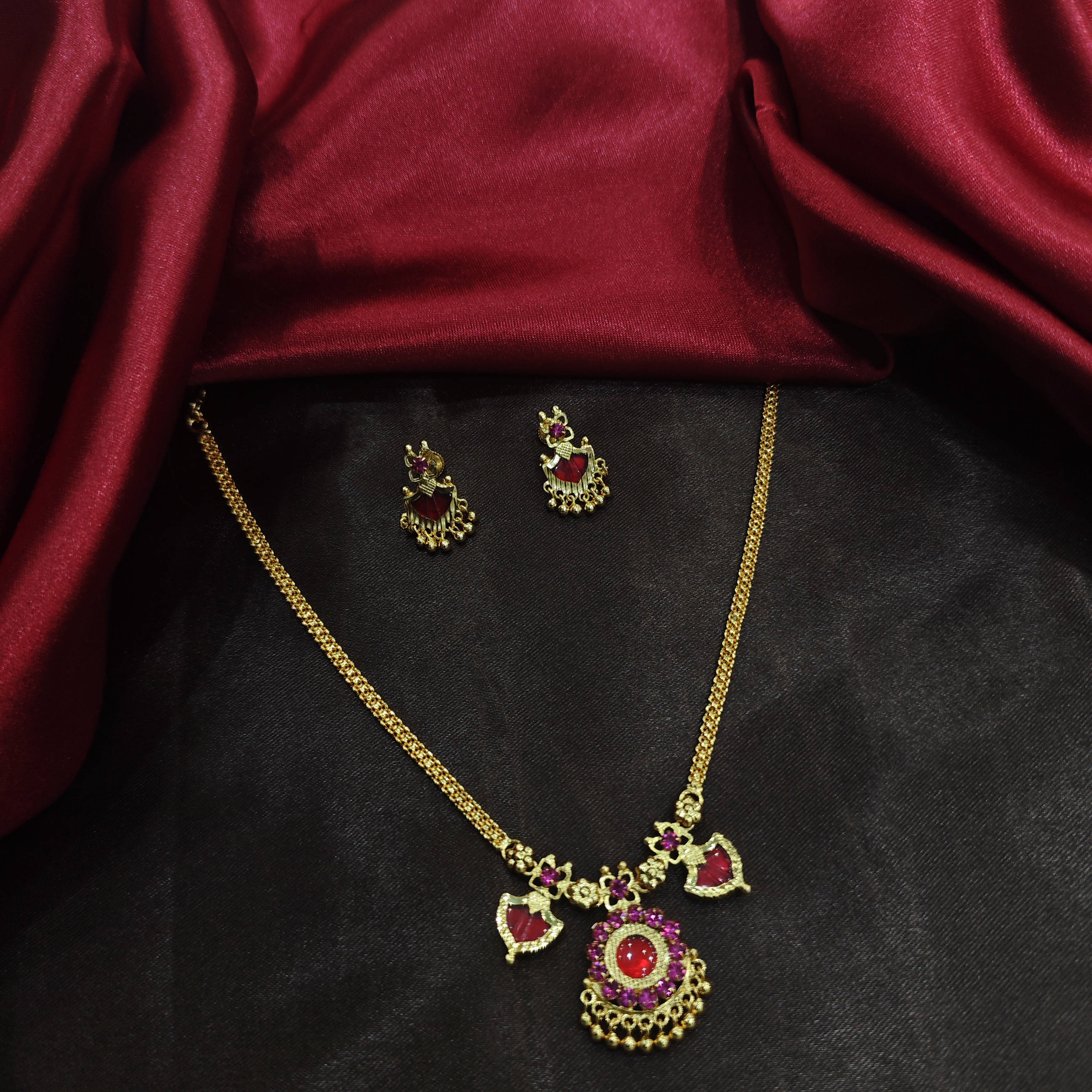 Palakka 1+1 Red Necklace with Earrings