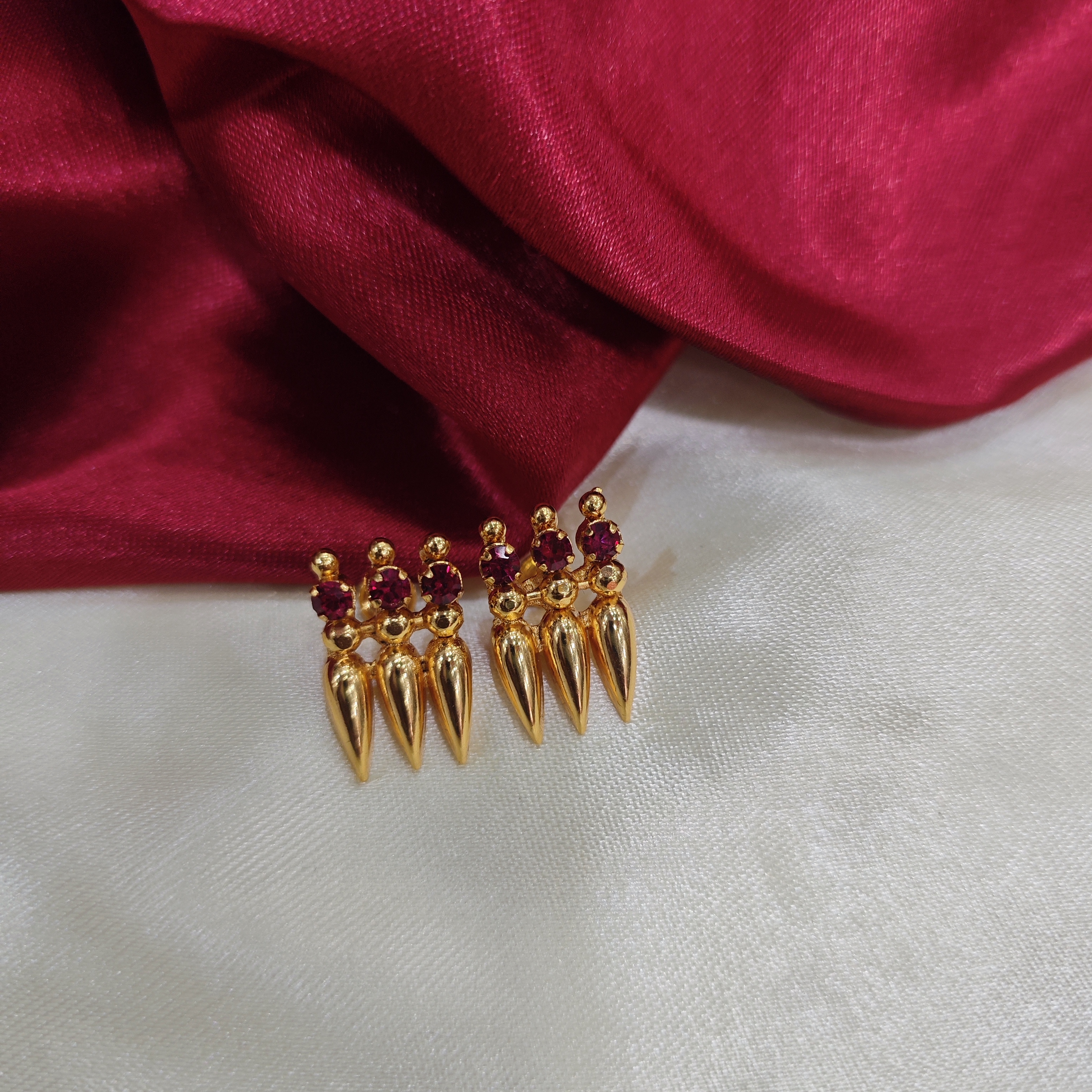 Gold plated mullamottu stud with ruby stone