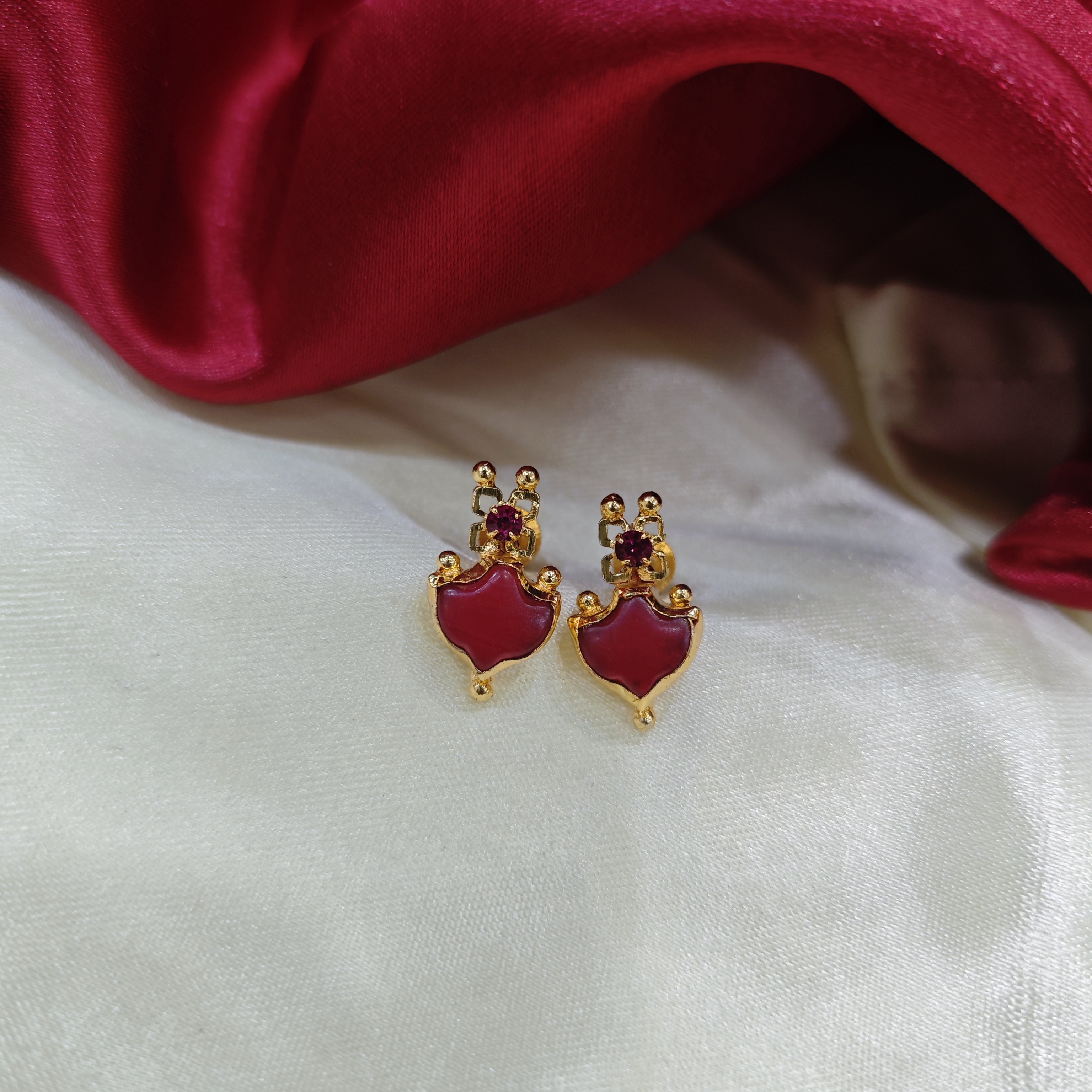 Gold plated palakka red stud 1
