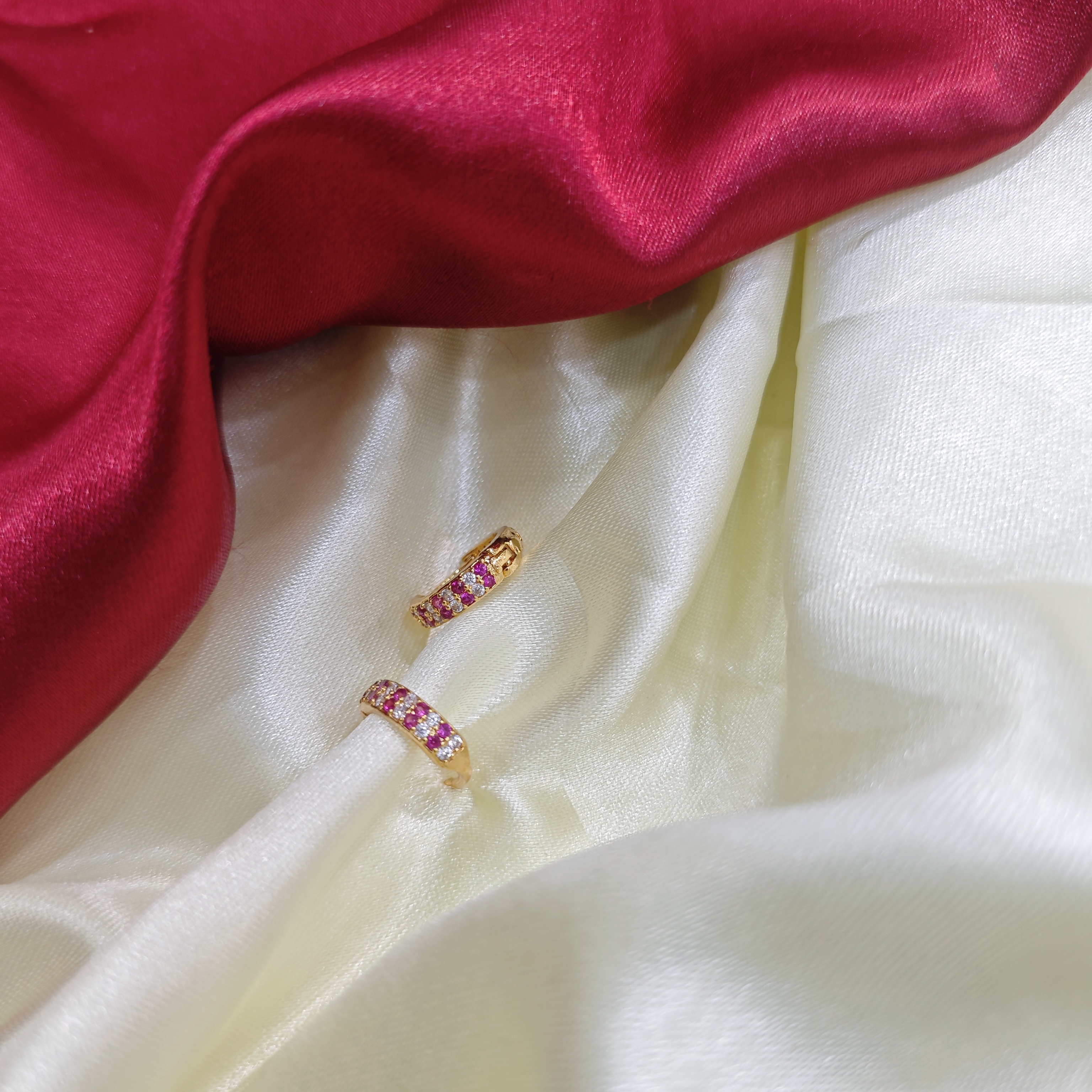 Gold plated single layer white  ruby stone earring 