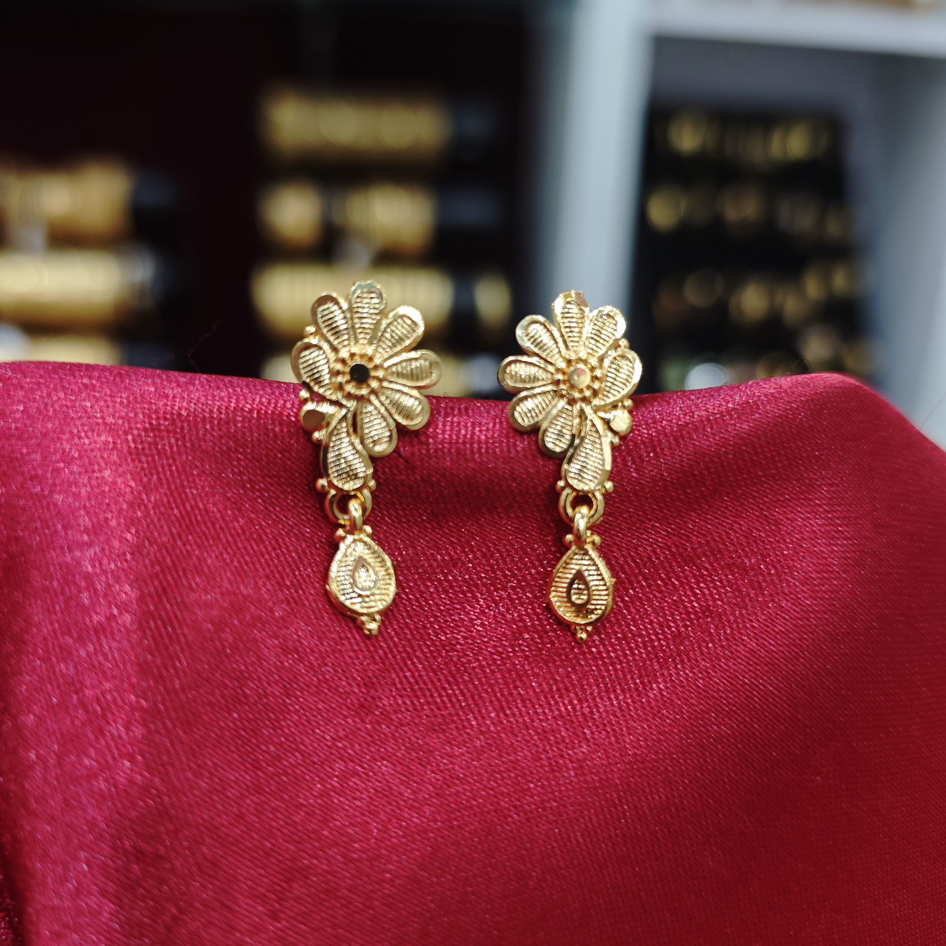 Gold plated flower fancy stud